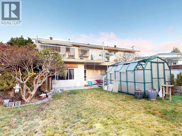 5439 Manson Ave, Powell River, BC - Outdoor