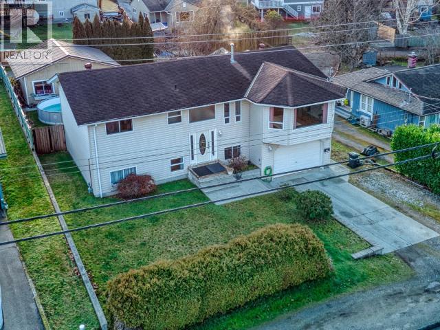 5439 Manson Ave, Powell River, BC - Outdoor