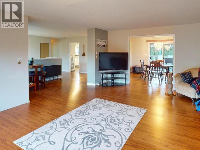 5439 Manson Ave, Powell River, BC - Indoor Photo Showing Living Room