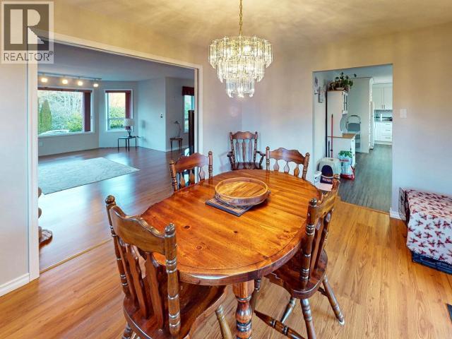 5439 Manson Ave, Powell River, BC - Indoor Photo Showing Dining Room