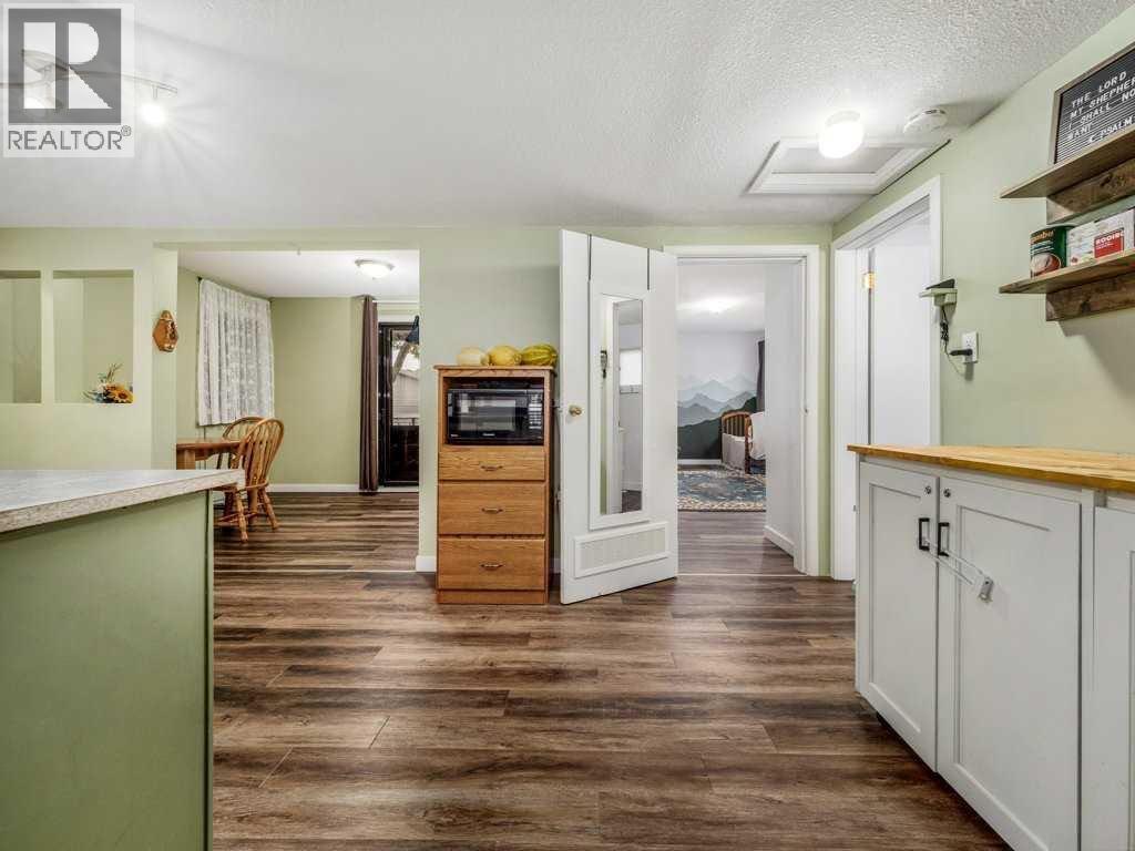 1026 7 Street N, Lethbridge, AB - Indoor