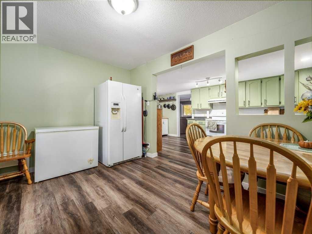 1026 7 Street N, Lethbridge, AB - Indoor Photo Showing Dining Room