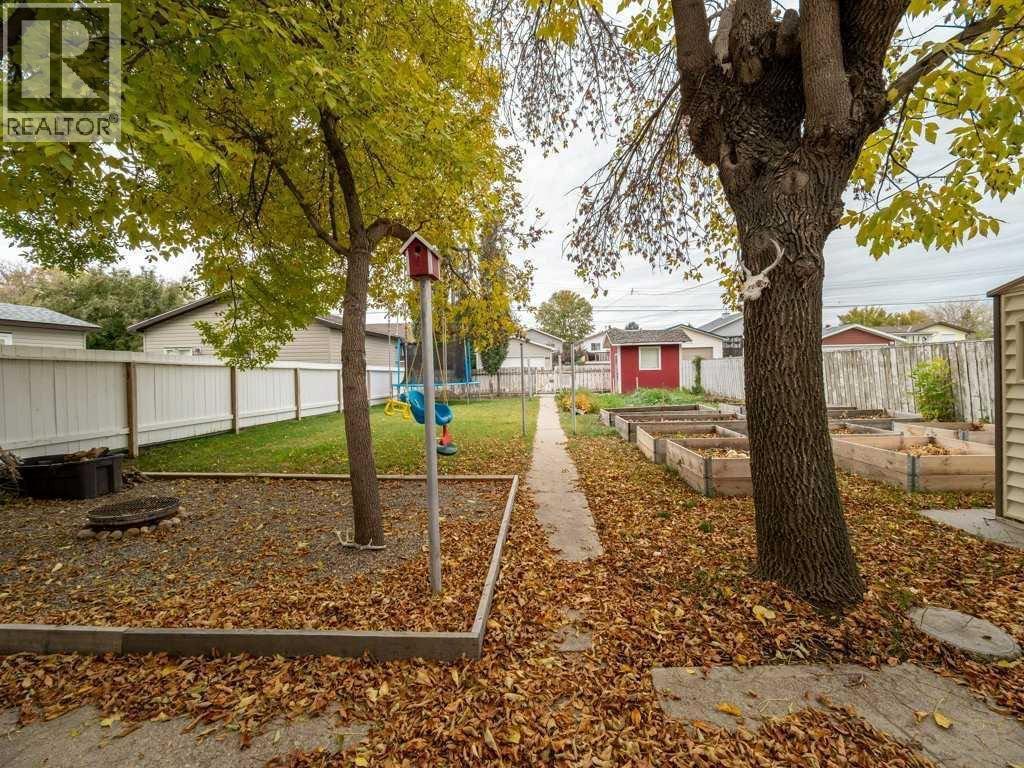 1026 7 Street N, Lethbridge, AB - Outdoor