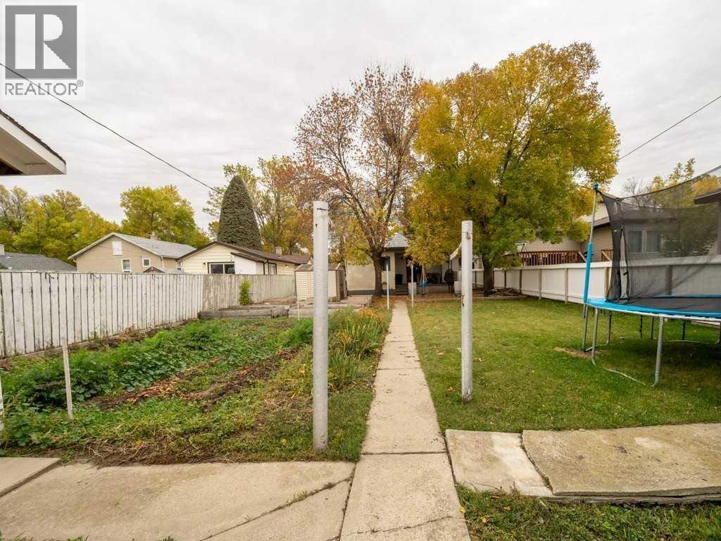 1026 7 Street N, Lethbridge, AB - Outdoor