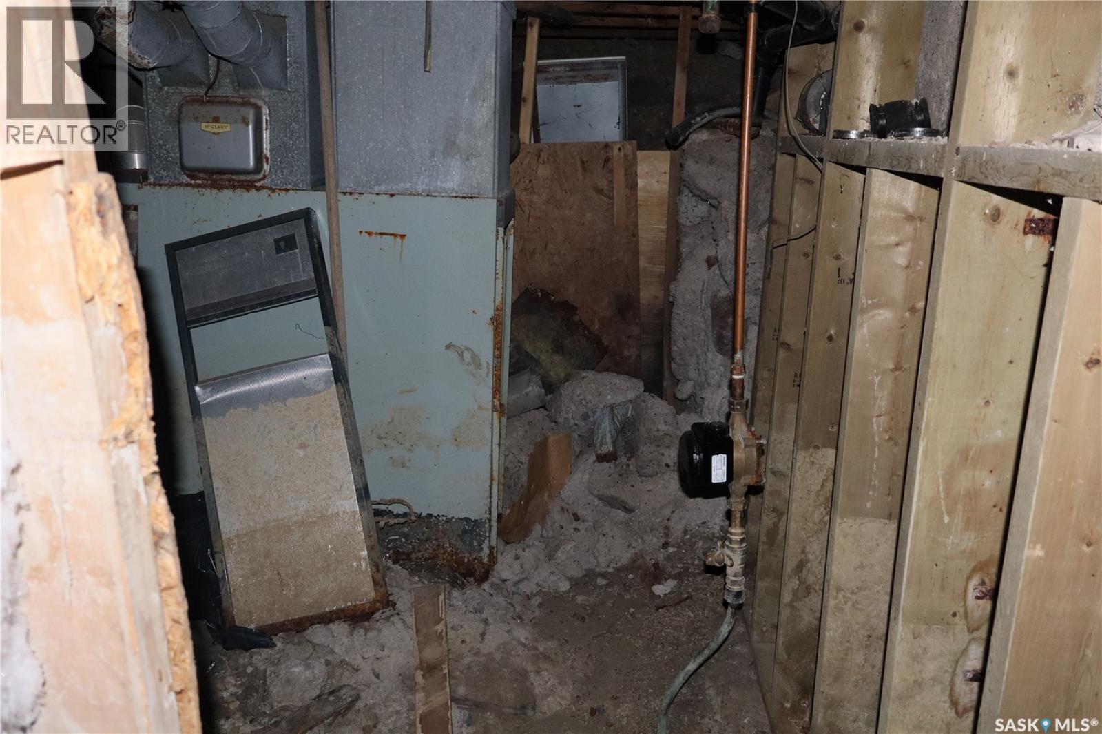 311 2Nd Avenue W, Assiniboia, SK - Indoor Photo Showing Basement