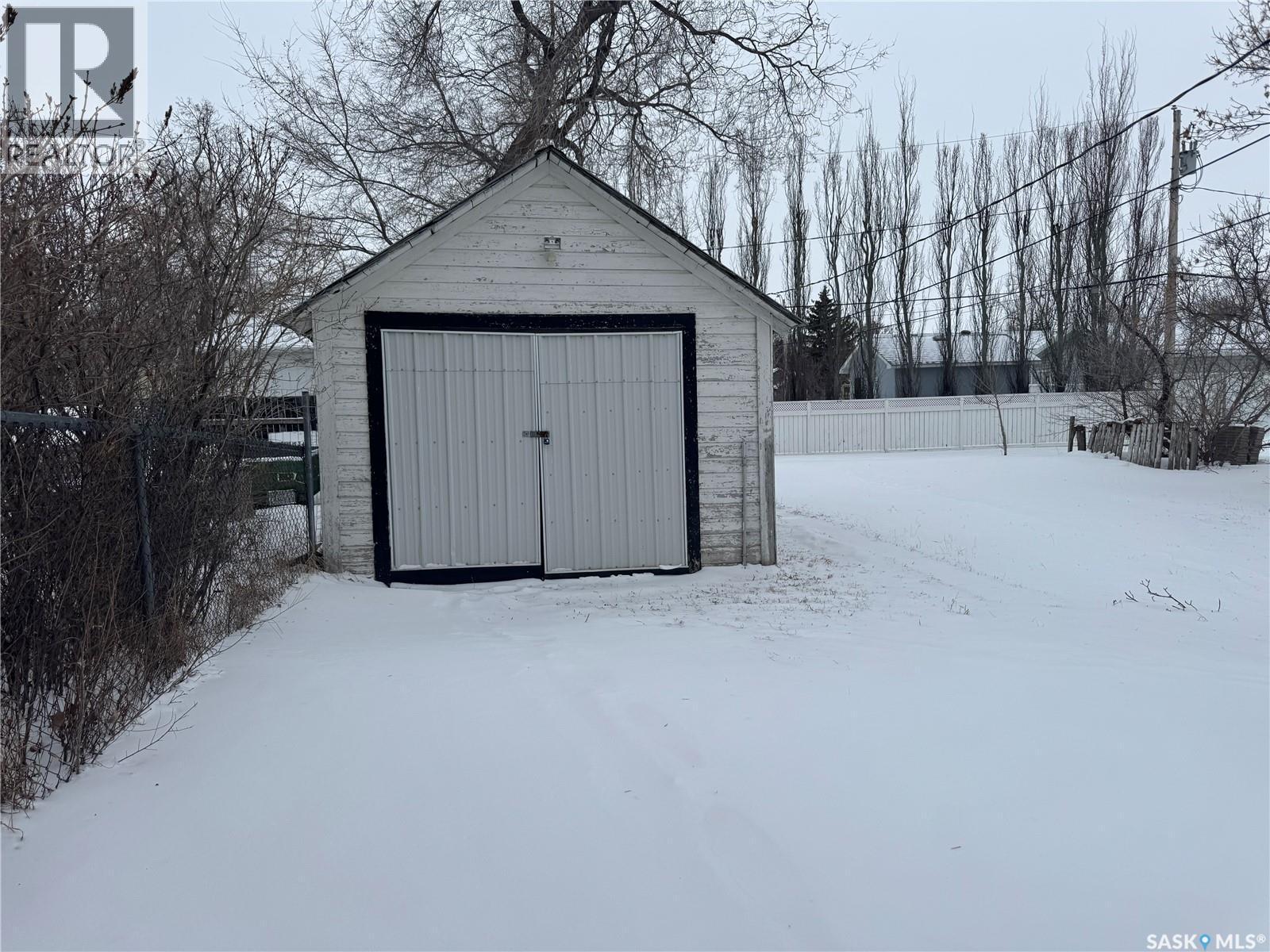 311 2Nd Avenue W, Assiniboia, SK - Outdoor