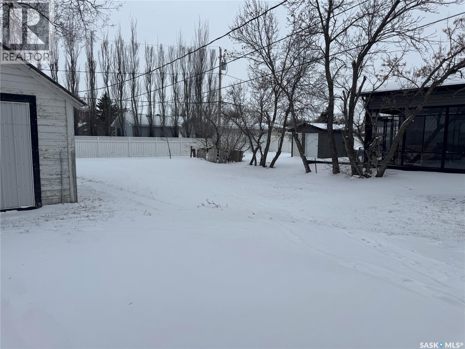 311 2Nd Avenue W, Assiniboia, SK - Outdoor