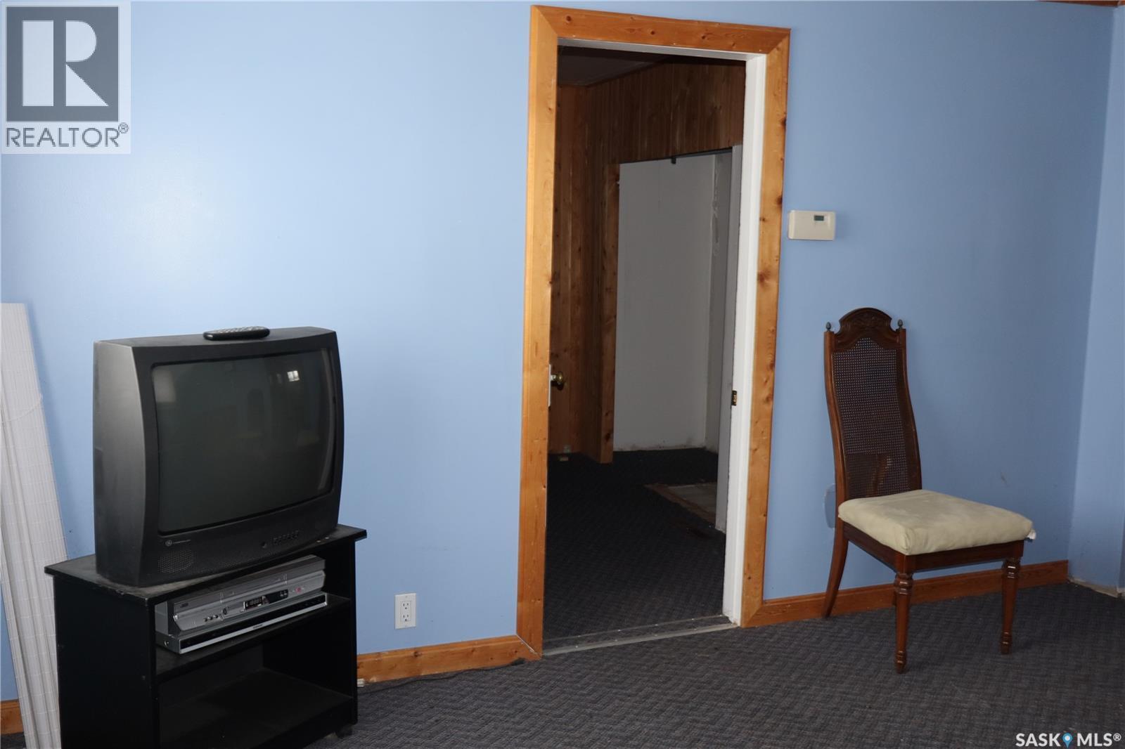 311 2Nd Avenue W, Assiniboia, SK - Indoor