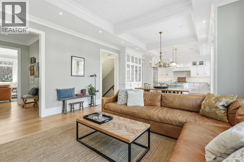 214 39 Avenue Sw, Calgary, AB - Indoor Photo Showing Living Room