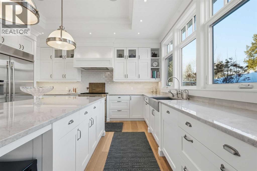 214 39 Avenue Sw, Calgary, AB - Indoor Photo Showing Kitchen