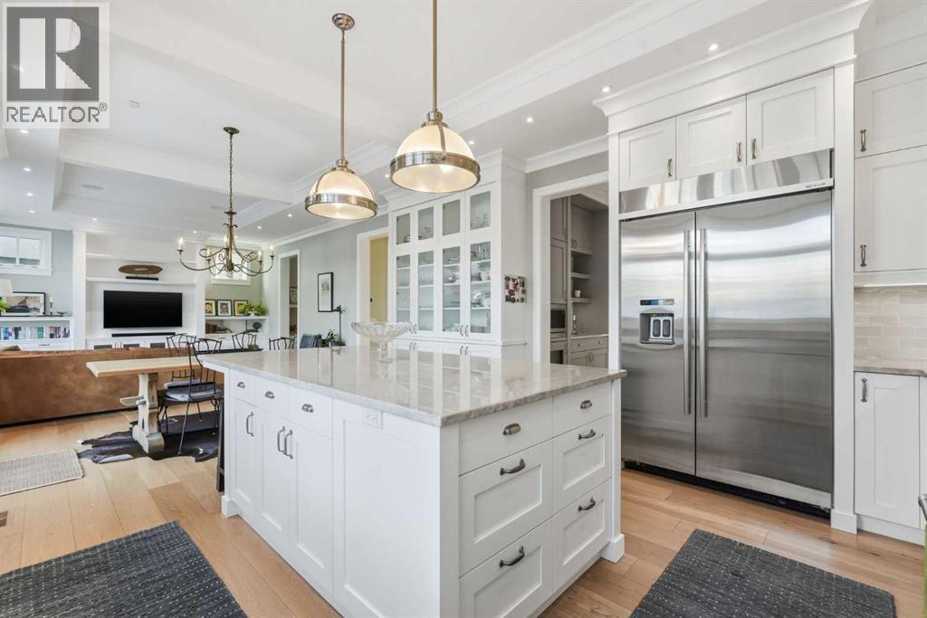 214 39 Avenue Sw, Calgary, AB - Indoor Photo Showing Kitchen With Upgraded Kitchen