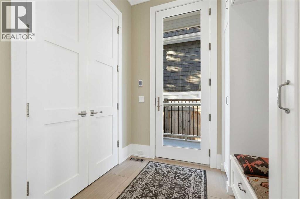 214 39 Avenue Sw, Calgary, AB - Indoor Photo Showing Other Room