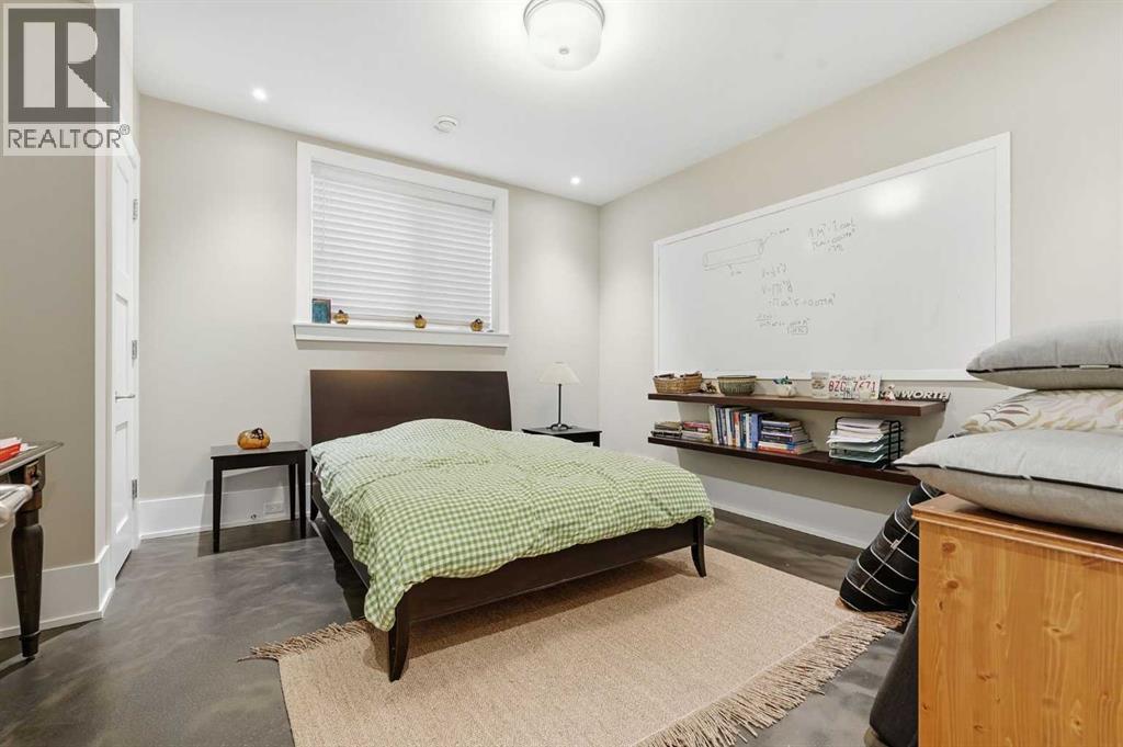 214 39 Avenue Sw, Calgary, AB - Indoor Photo Showing Bedroom