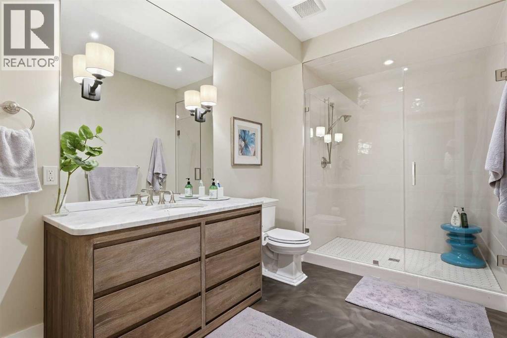 214 39 Avenue Sw, Calgary, AB - Indoor Photo Showing Bathroom