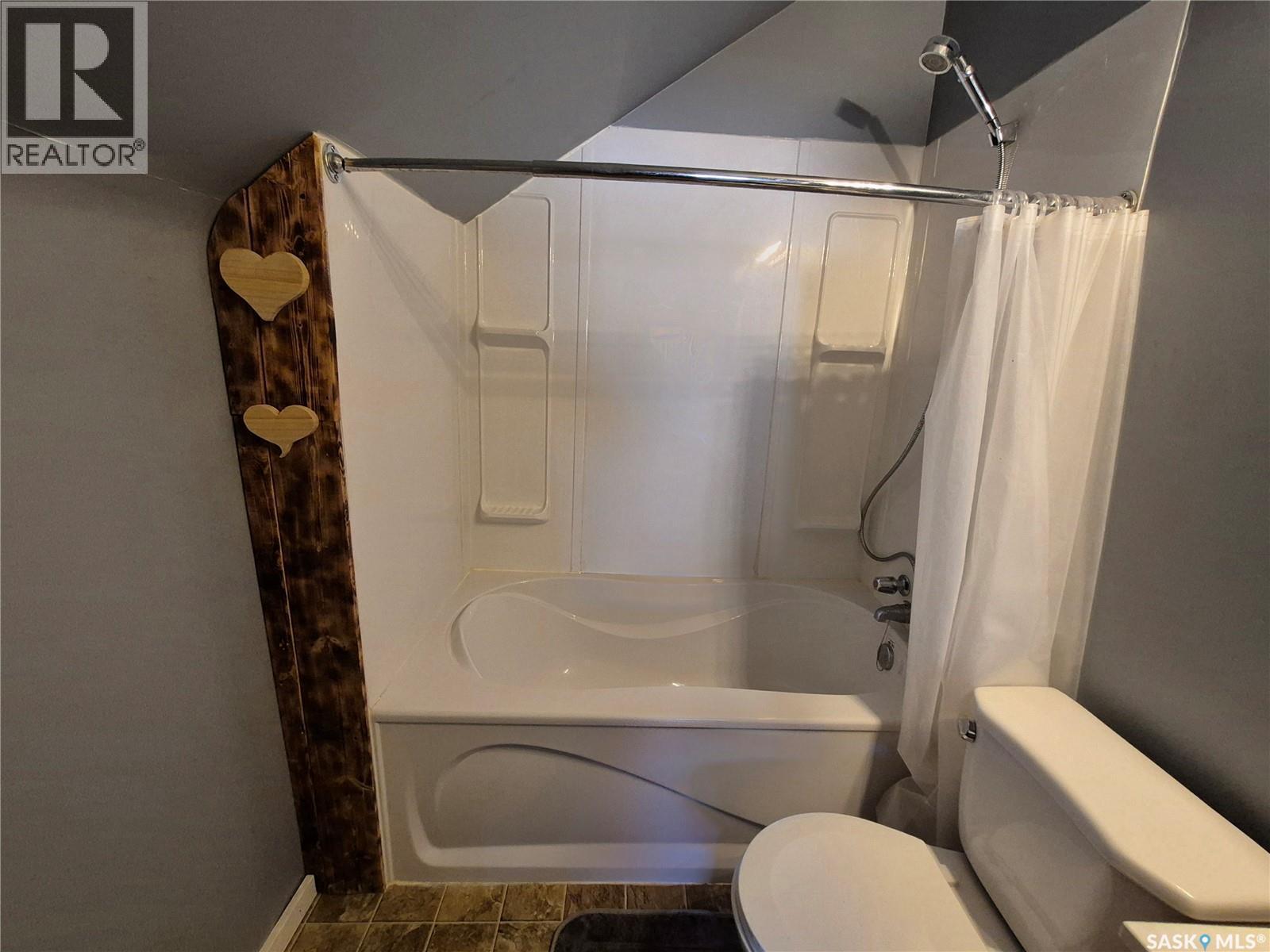 133 1St Street W, Ponteix, SK - Indoor Photo Showing Bathroom