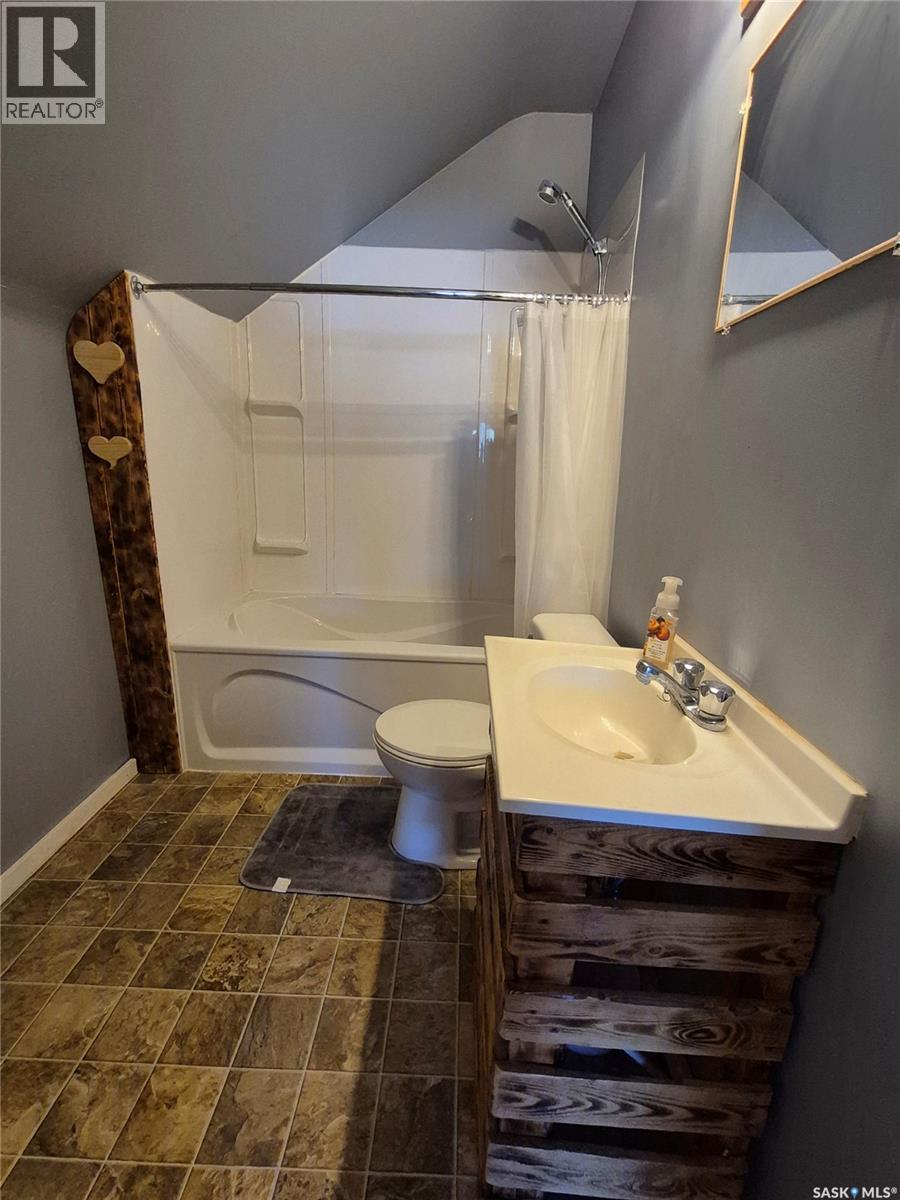 133 1St Street W, Ponteix, SK - Indoor Photo Showing Bathroom