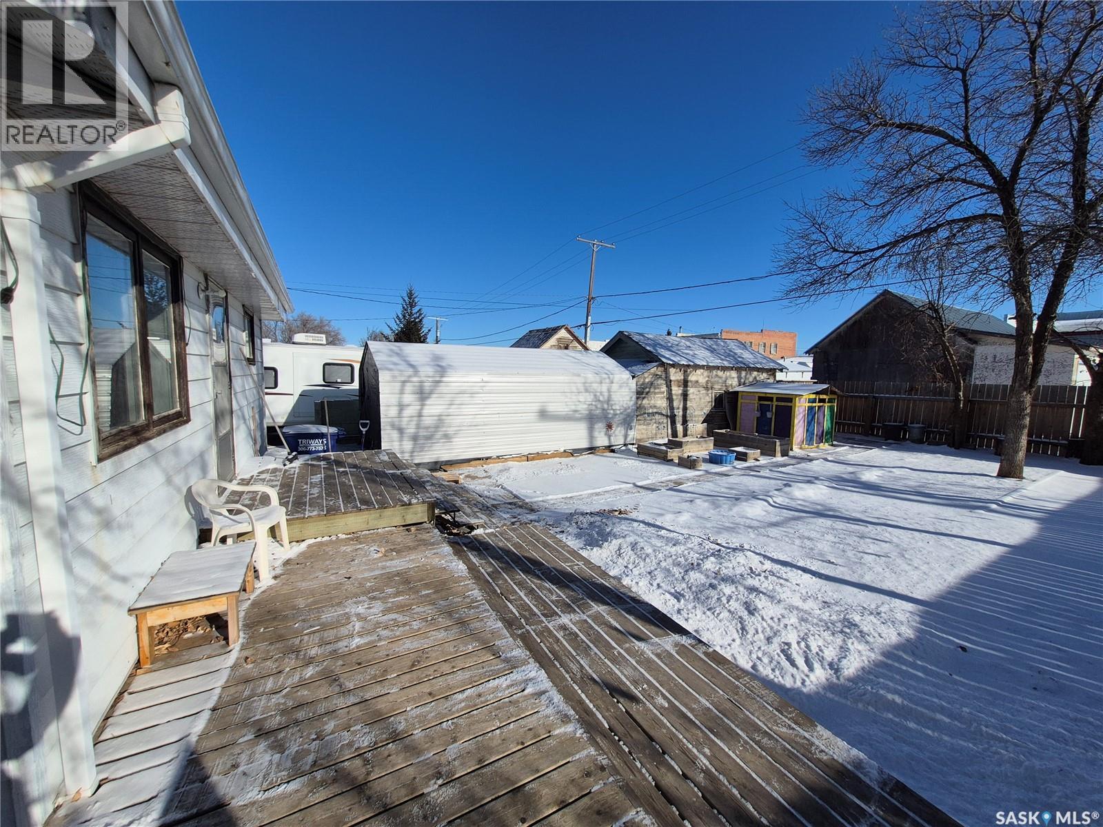 133 1St Street W, Ponteix, SK - Outdoor