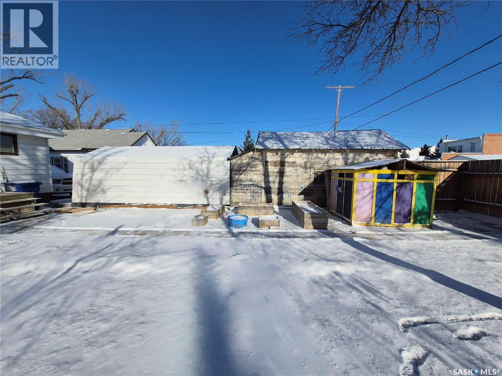 133 1St Street W, Ponteix, SK - Outdoor