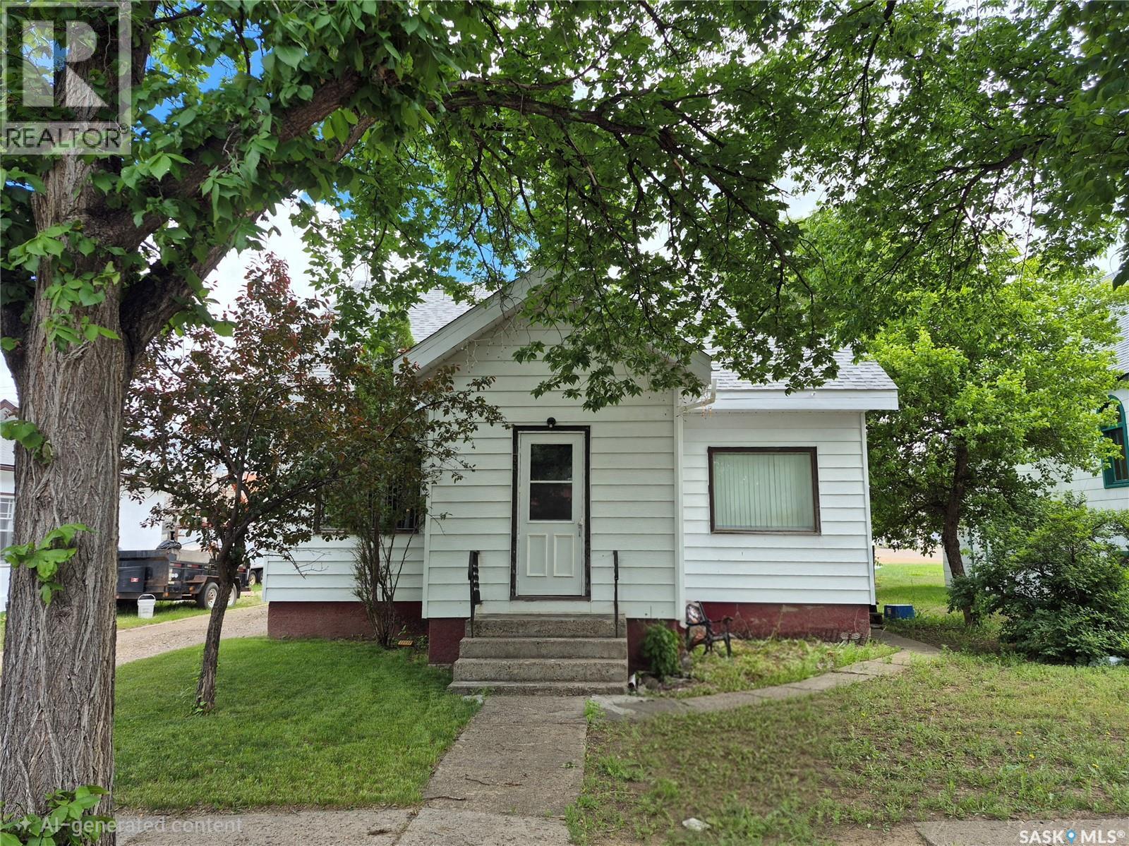133 1St Street W, Ponteix, SK