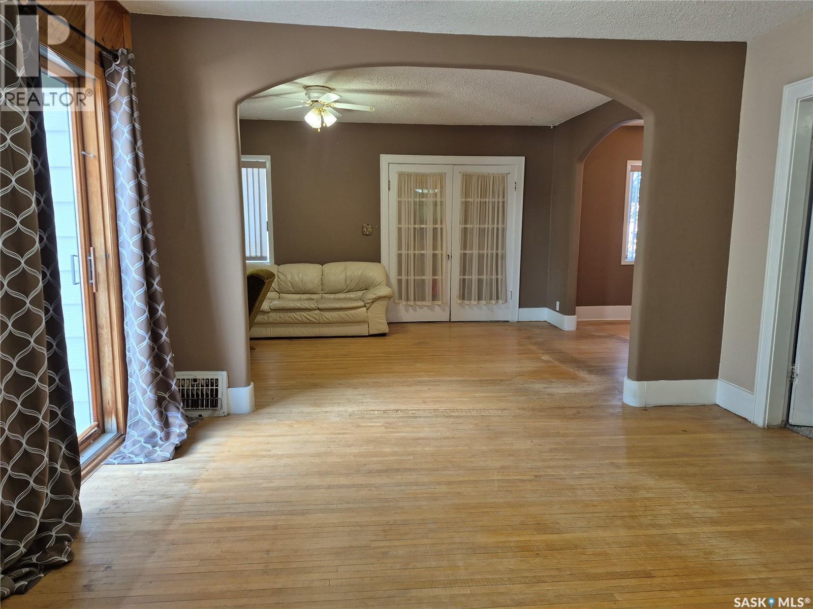 133 1St Street W, Ponteix, SK