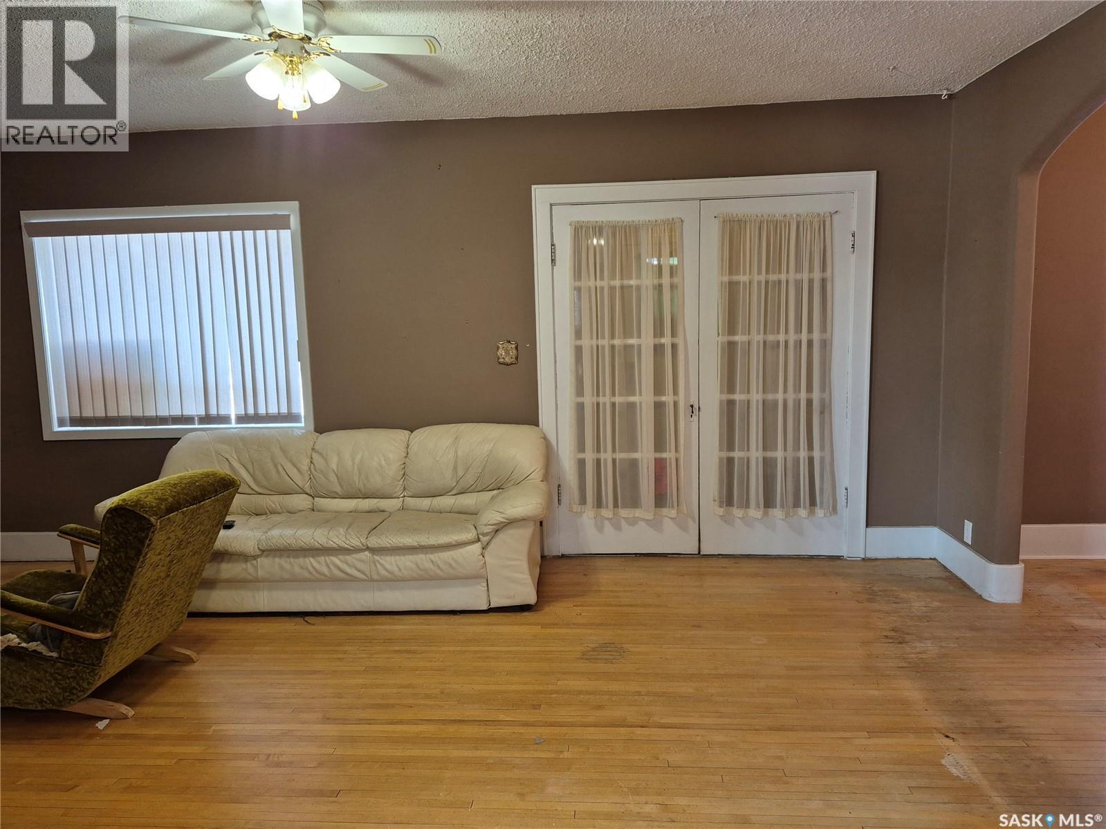 133 1St Street W, Ponteix, SK - Indoor