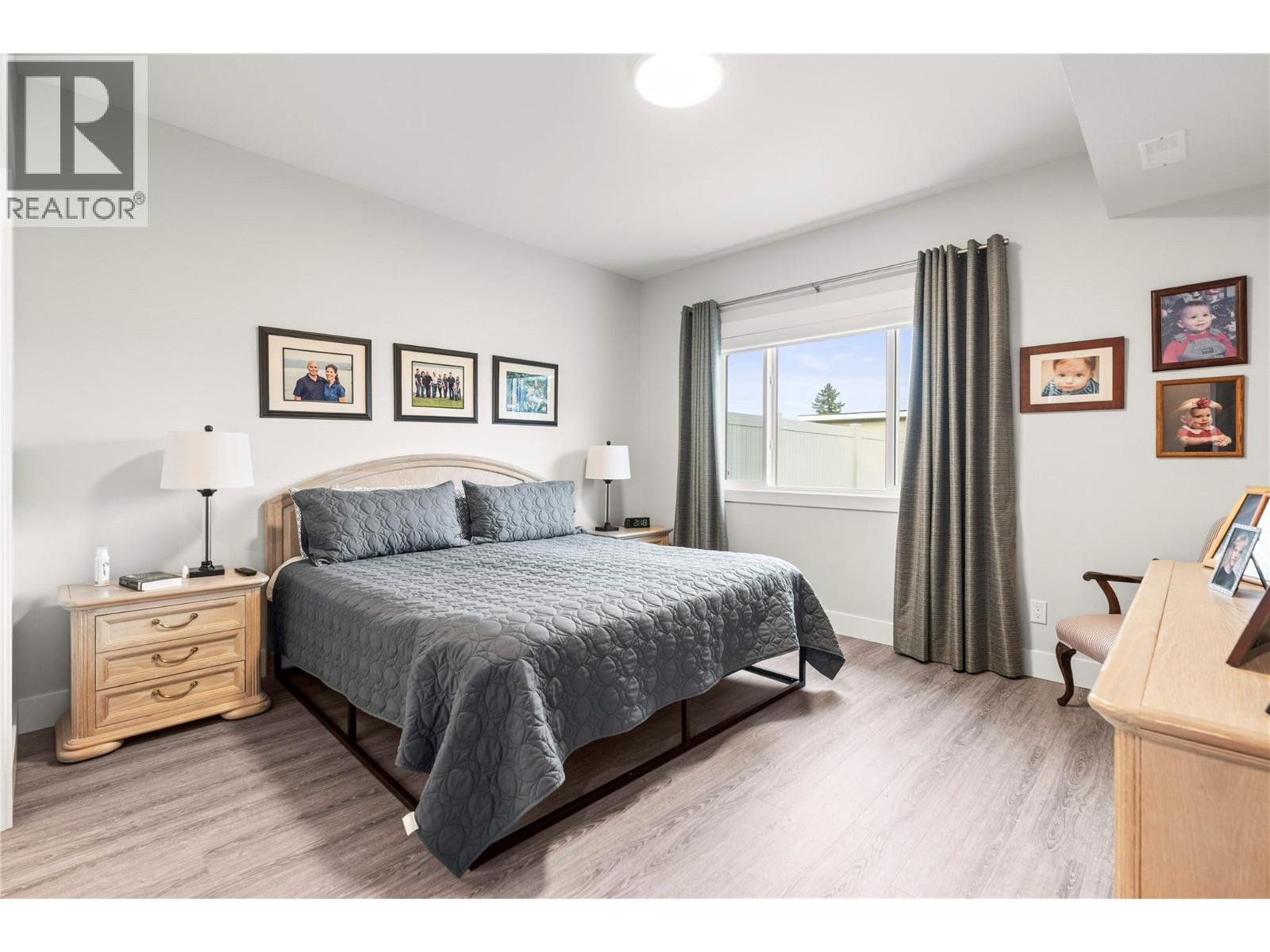 6457 Okanagan Landing Road, Vernon, BC - Indoor Photo Showing Bedroom