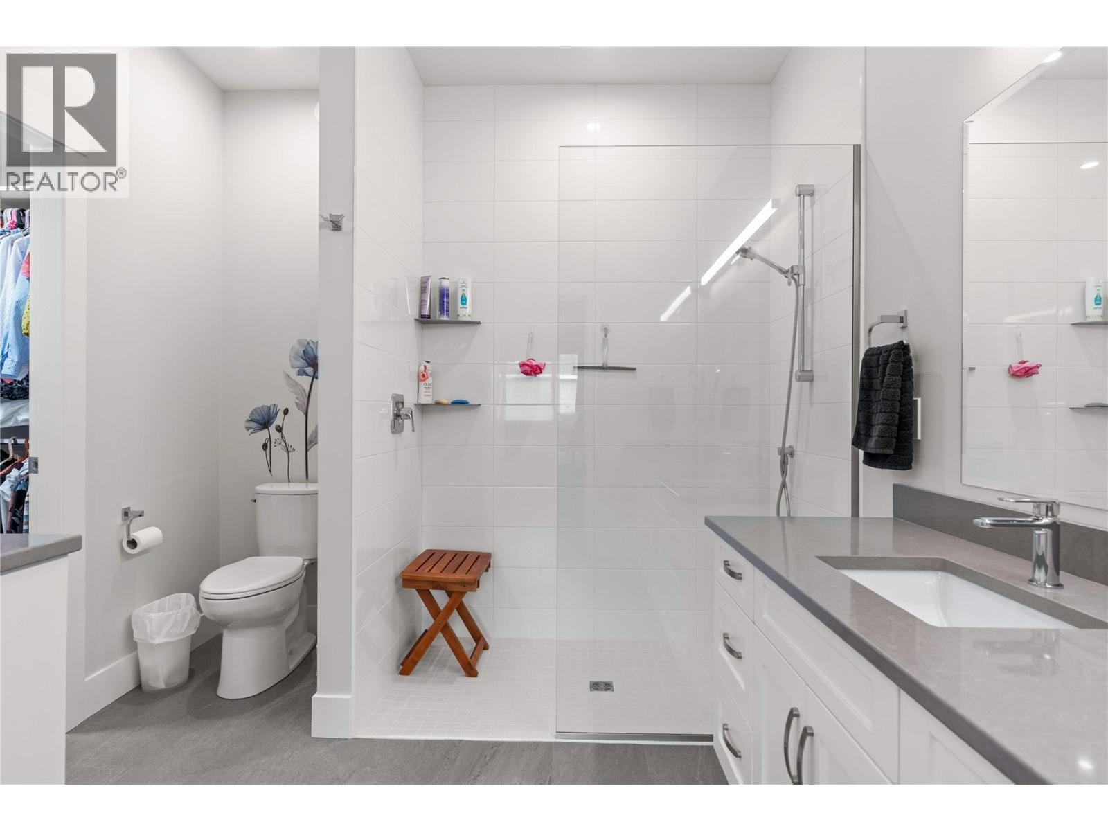 6457 Okanagan Landing Road, Vernon, BC - Indoor Photo Showing Bathroom