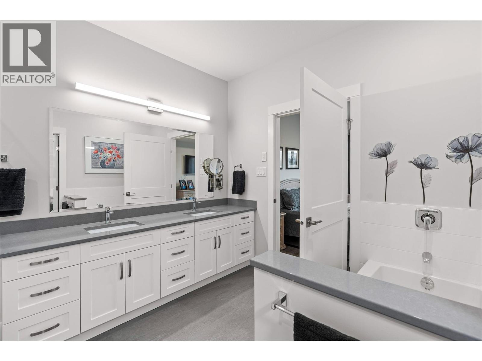 6457 Okanagan Landing Road, Vernon, BC - Indoor Photo Showing Bathroom