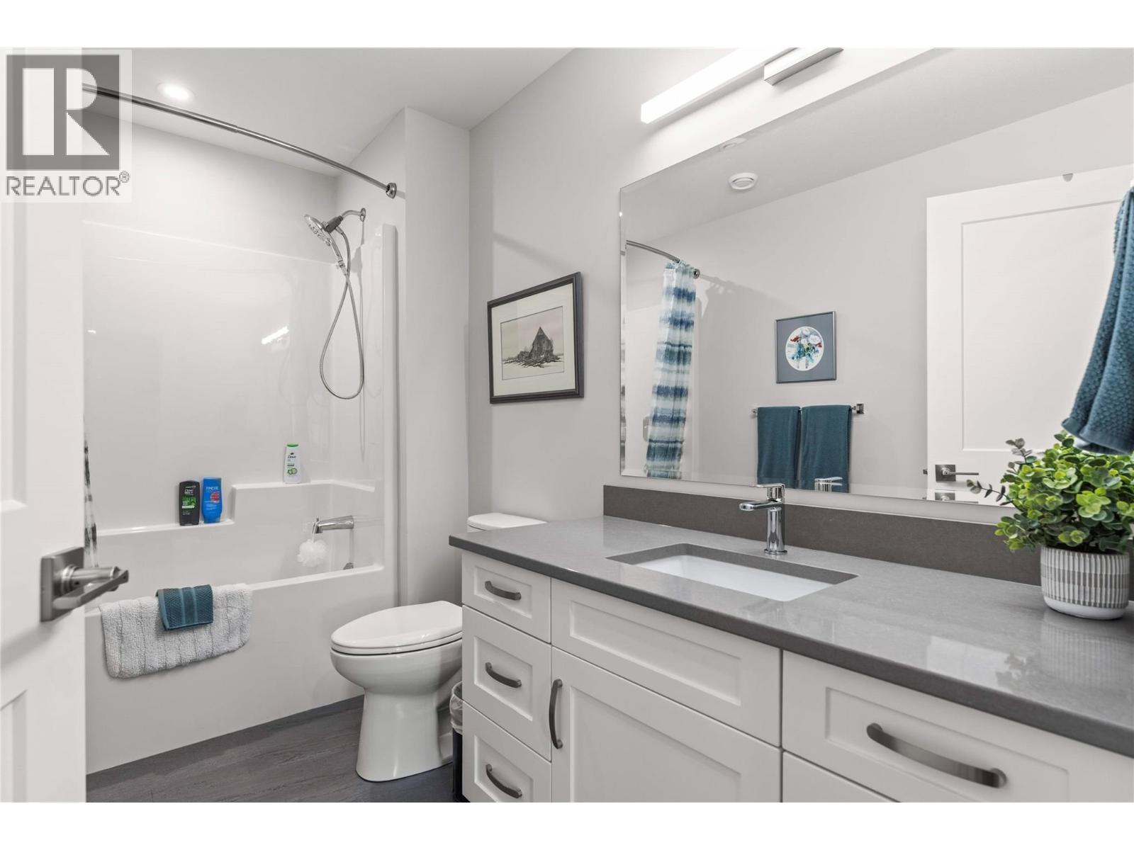6457 Okanagan Landing Road, Vernon, BC - Indoor Photo Showing Bathroom