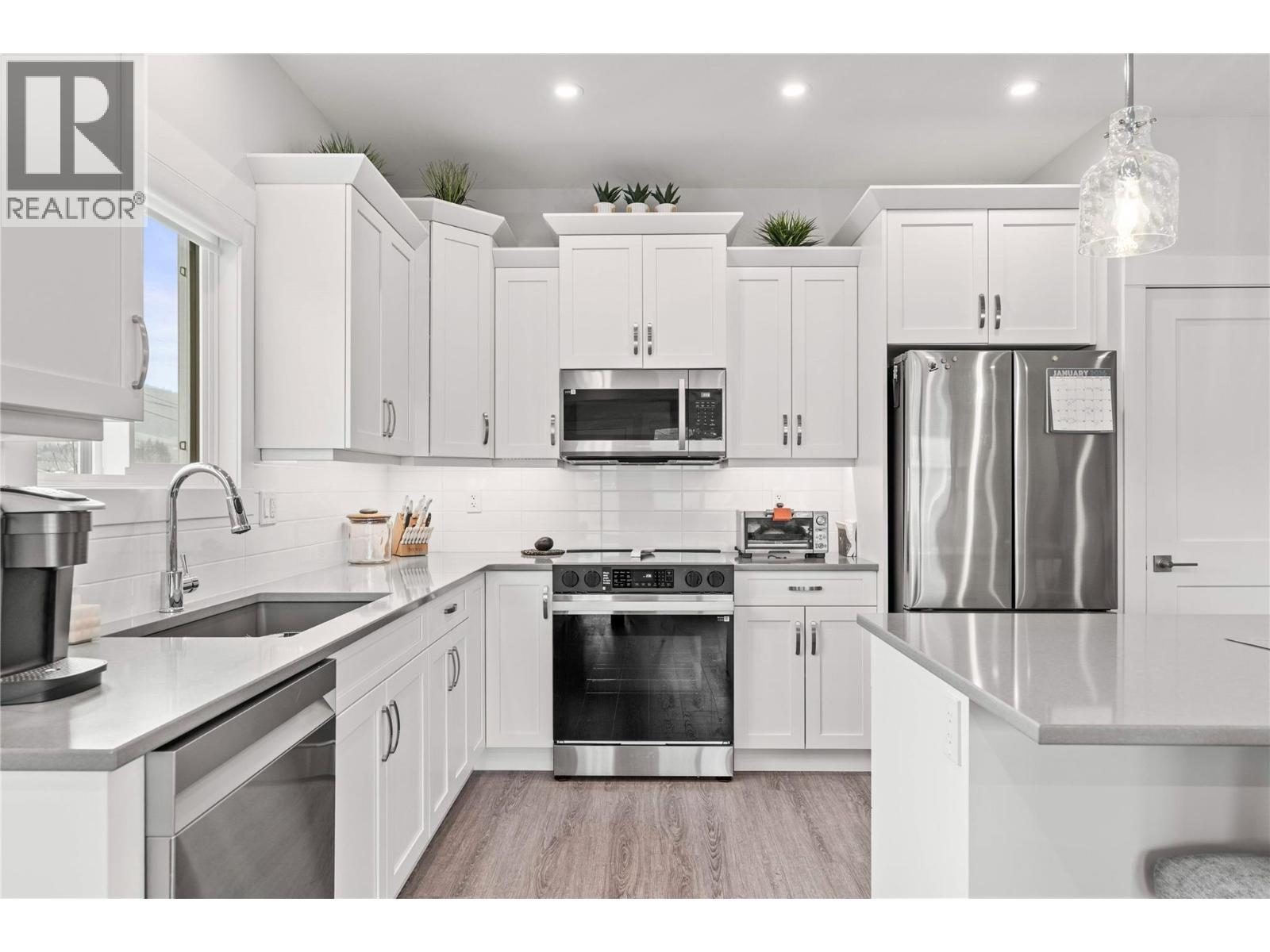 6457 Okanagan Landing Road, Vernon, BC - Indoor Photo Showing Kitchen With Upgraded Kitchen