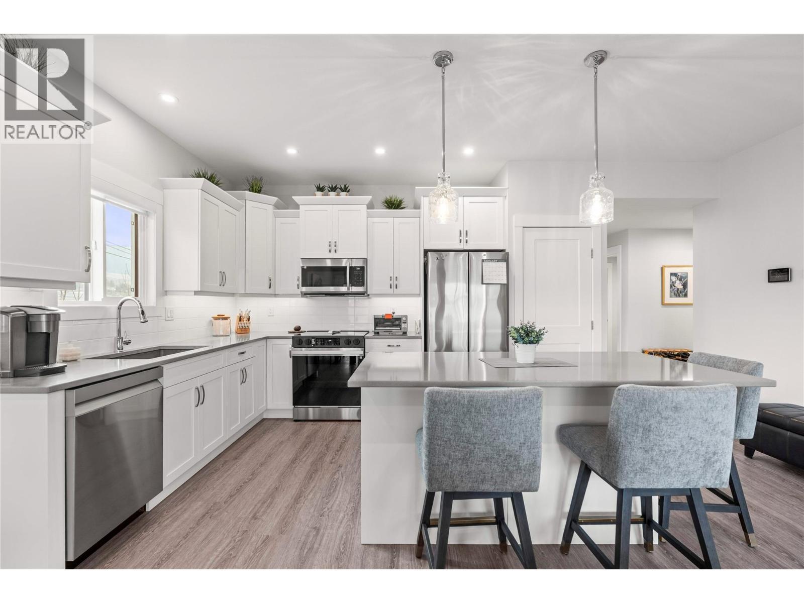 6457 Okanagan Landing Road, Vernon, BC - Indoor Photo Showing Kitchen With Upgraded Kitchen