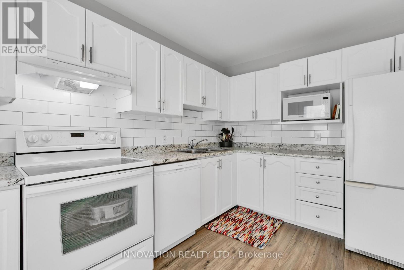 105 Cricket Crescent, Ottawa, ON - Indoor Photo Showing Kitchen With Double Sink