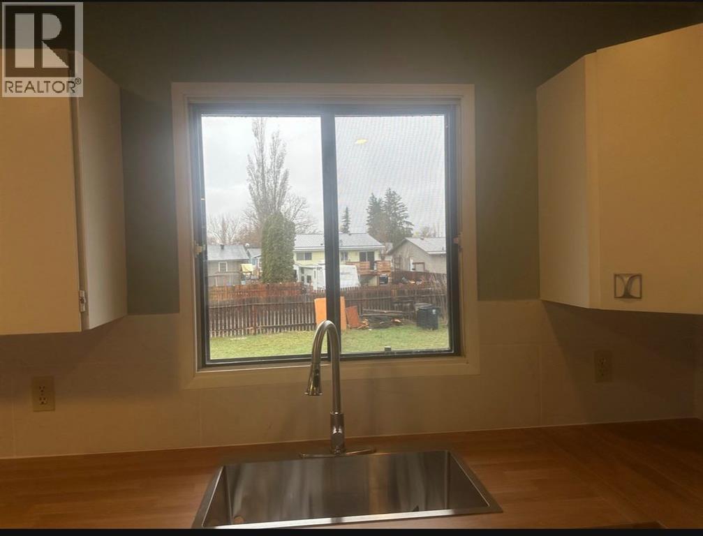 Kitchen sink - 52 Wildrose Crescent, Brooks, AB - Indoor Photo Showing Kitchen