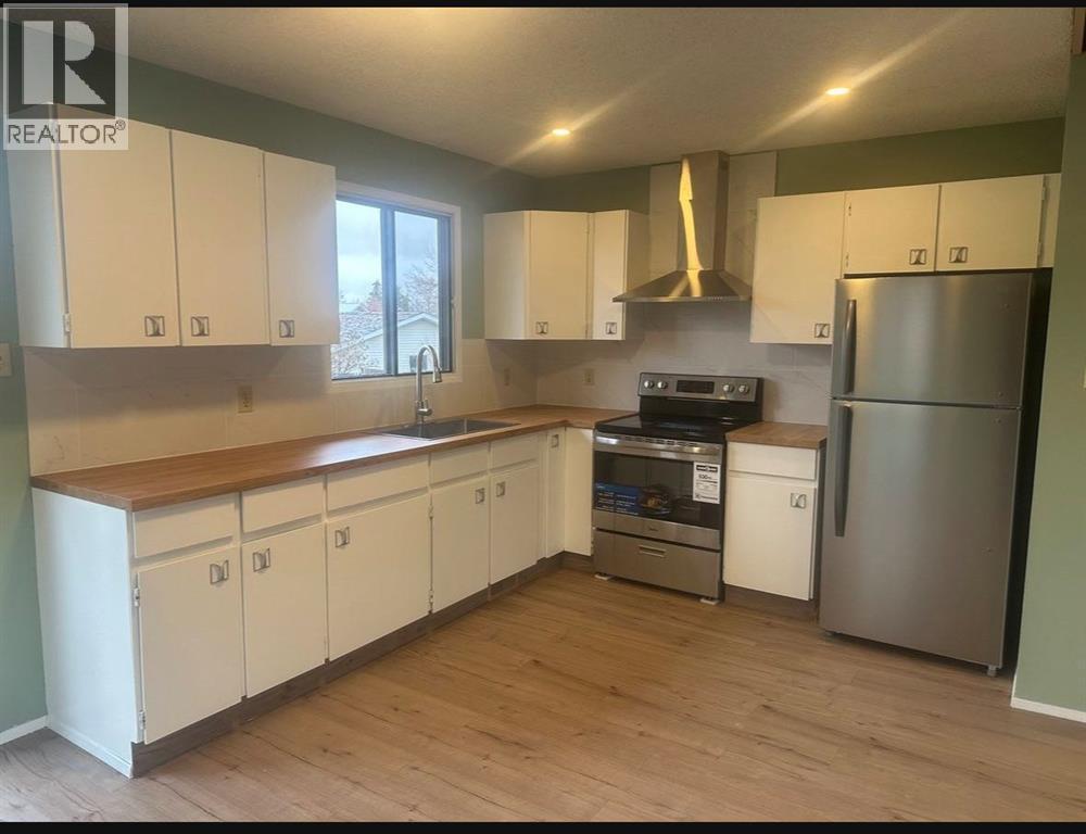 appliances from costco 1 year warranty - 52 Wildrose Crescent, Brooks, AB - Indoor Photo Showing Kitchen