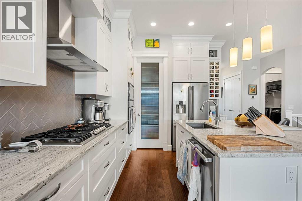 Beautiful stainless steel appliances - 2253 Bayside Road Sw, Airdrie, AB - Indoor Photo Showing Kitchen With Stainless Steel Kitchen With Upgraded Kitchen
