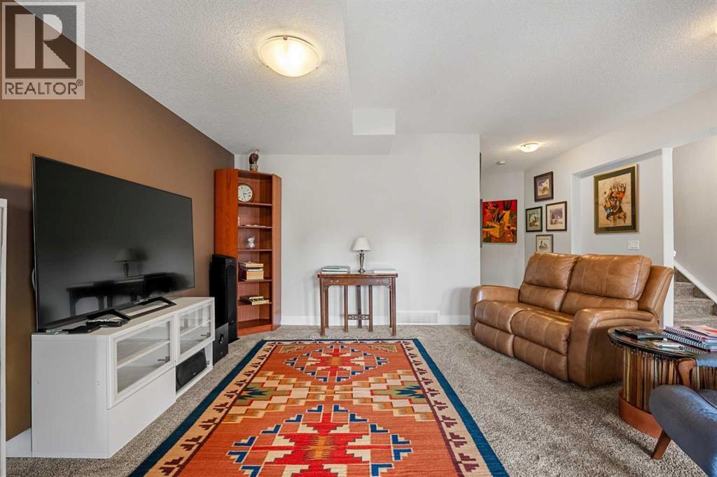 2253 Bayside Road Sw, Airdrie, AB - Indoor Photo Showing Living Room