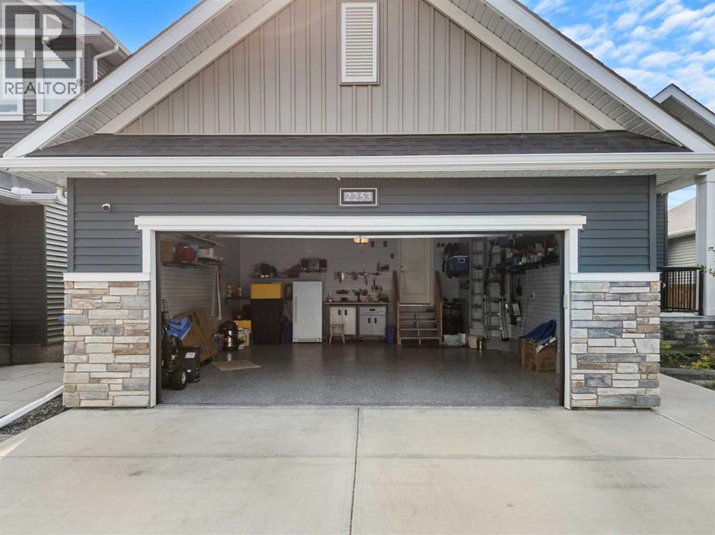 Check out the epoxy floors and slat walls that the garage has to offer - 2253 Bayside Road Sw, Airdrie, AB - Outdoor