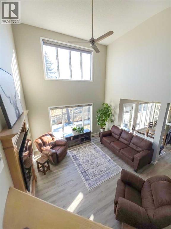 9 Hidden Valley Crescent Nw, Calgary, AB - Indoor Photo Showing Living Room