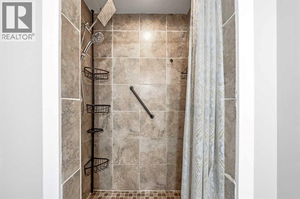 9 Hidden Valley Crescent Nw, Calgary, AB - Indoor Photo Showing Bathroom
