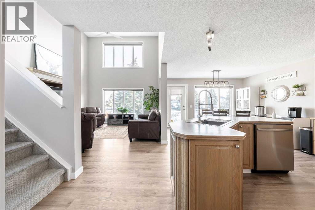 9 Hidden Valley Crescent Nw, Calgary, AB - Indoor Photo Showing Kitchen