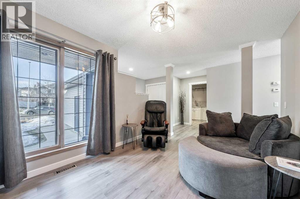9 Hidden Valley Crescent Nw, Calgary, AB - Indoor Photo Showing Living Room