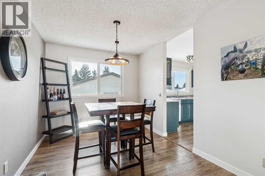 205 Acacia Drive Se, Airdrie, AB - Indoor Photo Showing Dining Room