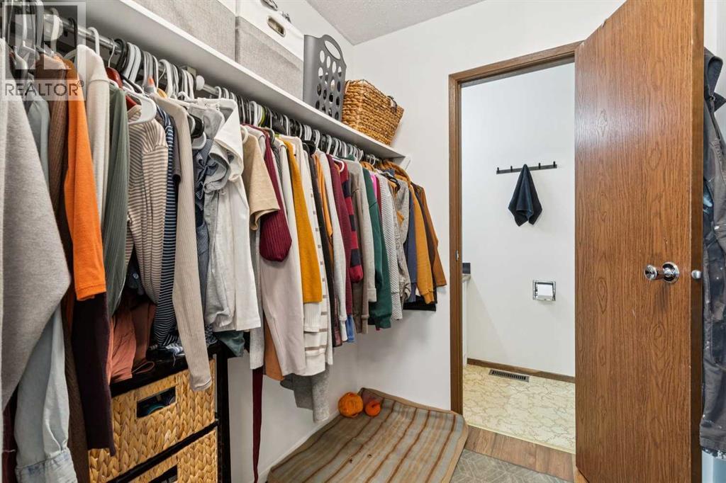 205 Acacia Drive Se, Airdrie, AB - Indoor With Storage