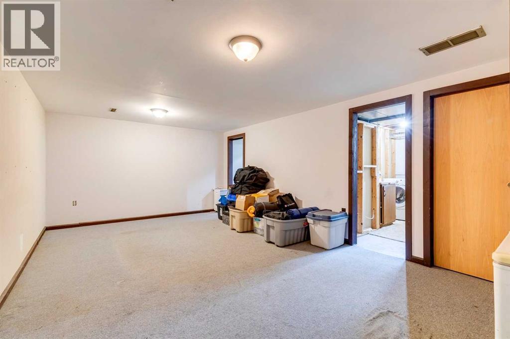 205 Acacia Drive Se, Airdrie, AB - Indoor Photo Showing Other Room