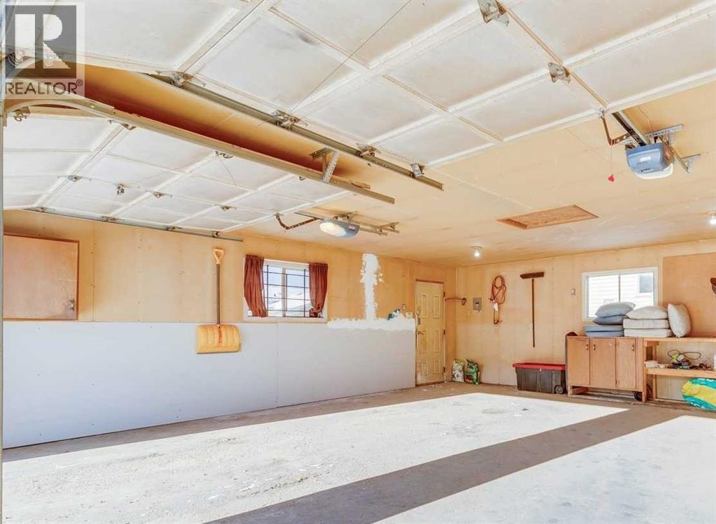 205 Acacia Drive Se, Airdrie, AB - Indoor Photo Showing Other Room