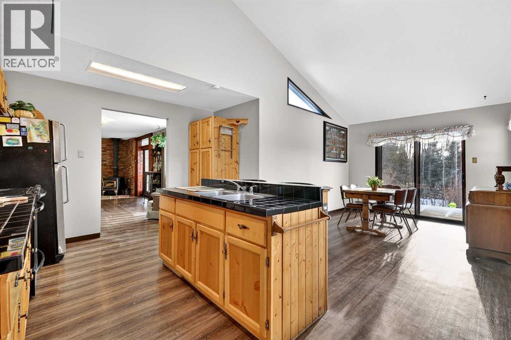 33235 Range Road 64, Rural Mountain View County, AB - Indoor