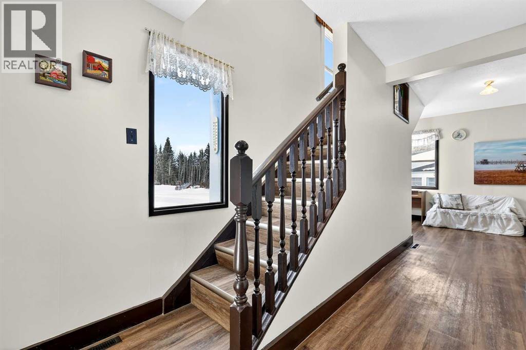 33235 Range Road 64, Rural Mountain View County, AB - Indoor Photo Showing Other Room