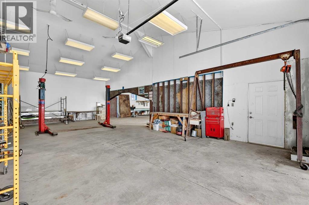 33235 Range Road 64, Rural Mountain View County, AB - Indoor Photo Showing Garage