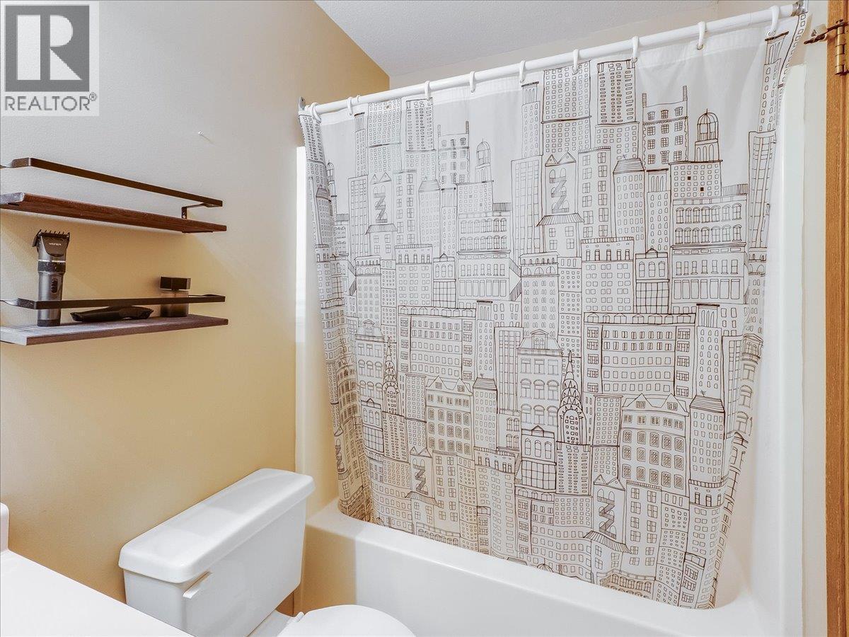 202 11Th Avenue Unit# 102, Castlegar, BC - Indoor Photo Showing Bathroom