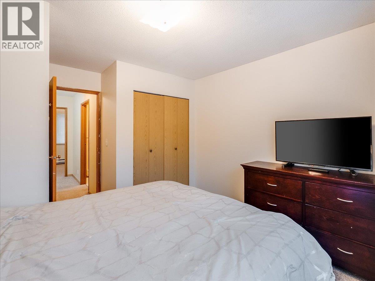 202 11Th Avenue Unit# 102, Castlegar, BC - Indoor Photo Showing Bedroom